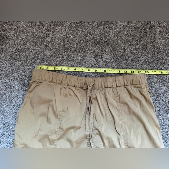 Lululemon Lightweight Adjustable Mid-Rise Cargo Pant in Filbert Tan Size Large - Picture 14 of 16